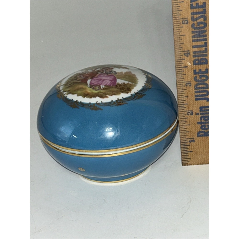 VTG Limoges Courting Couple Scene Blue & Gold Accent Porcelain Trinket Box - Picture 10 of 10